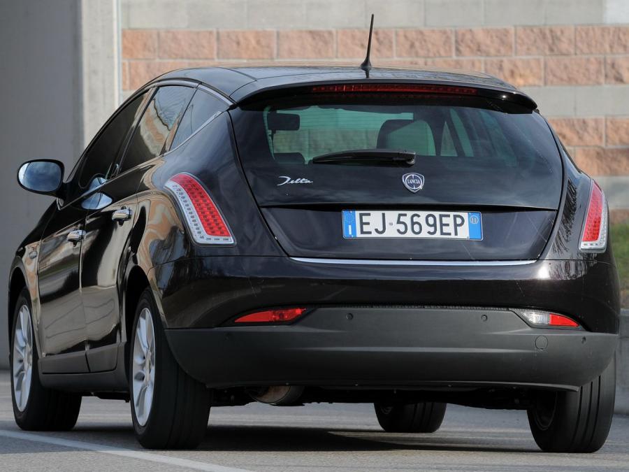  Lancia Delta 2011 года  (фото 16 из 19)